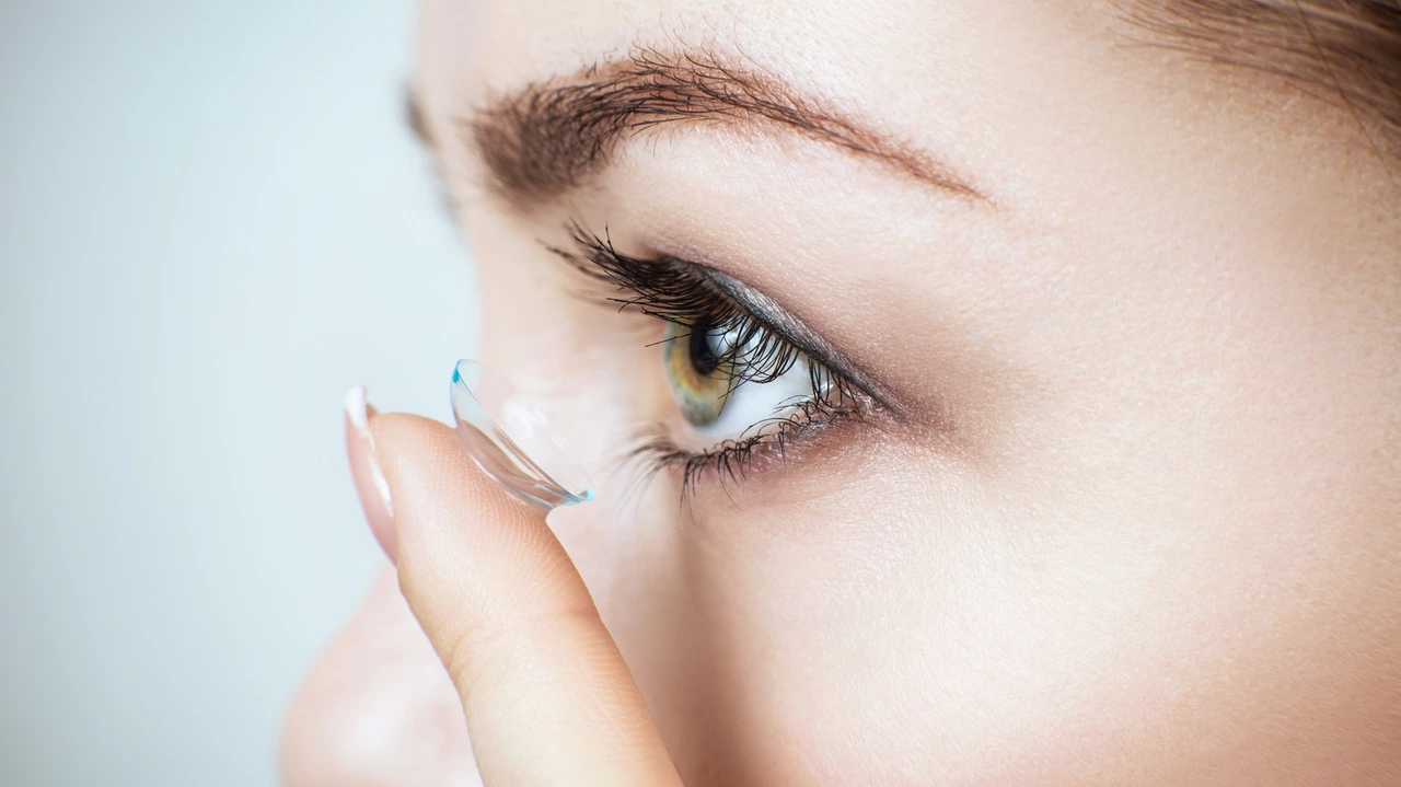 Allergic conjunctivitis and contact lenses: Tips for wearers